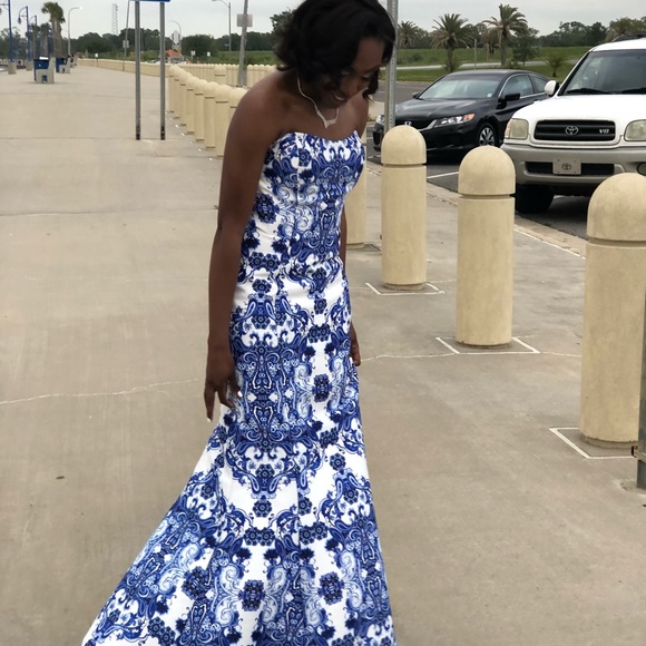 Prom dress - Picture 2 of 2